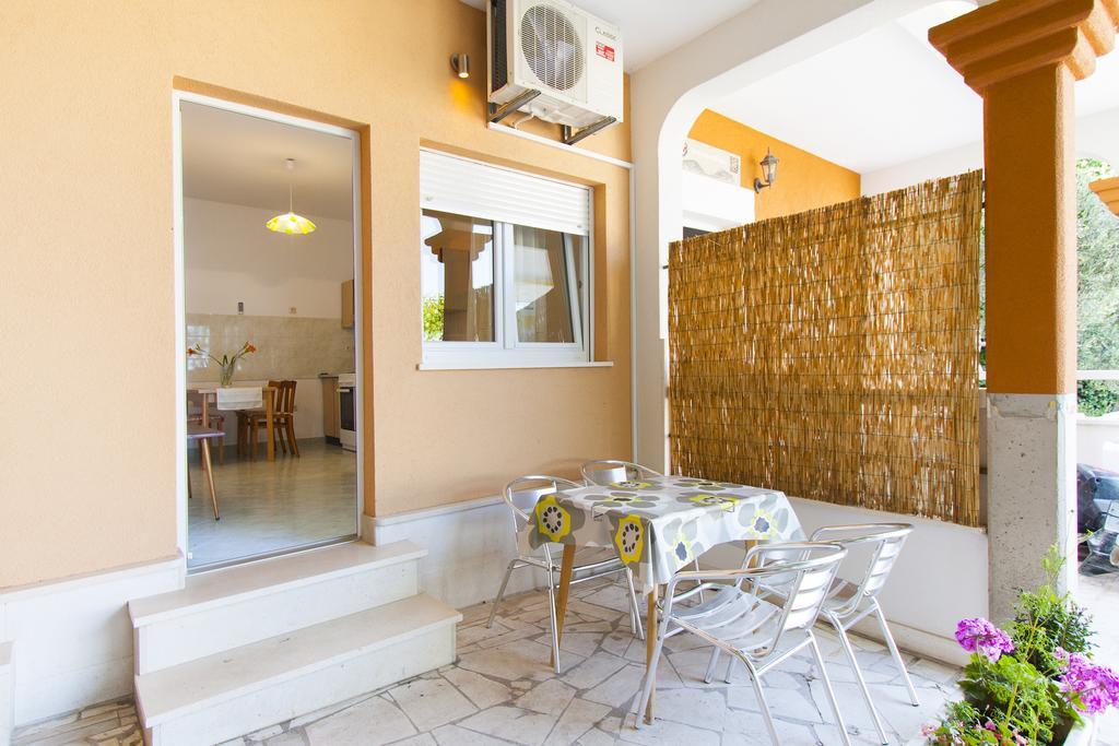 Apartment Mikulic Duće Extérieur photo